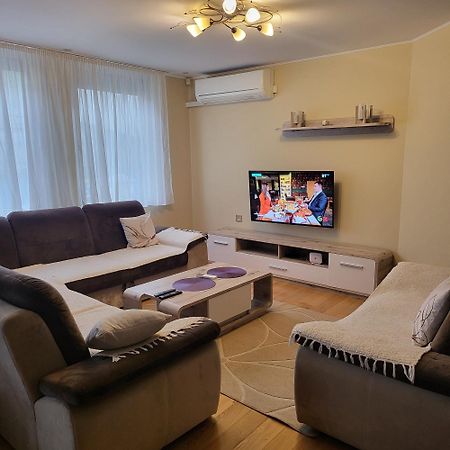 Apartman Centar Bulevar Ex Sa Garazom 巴尼西卢卡 外观 照片