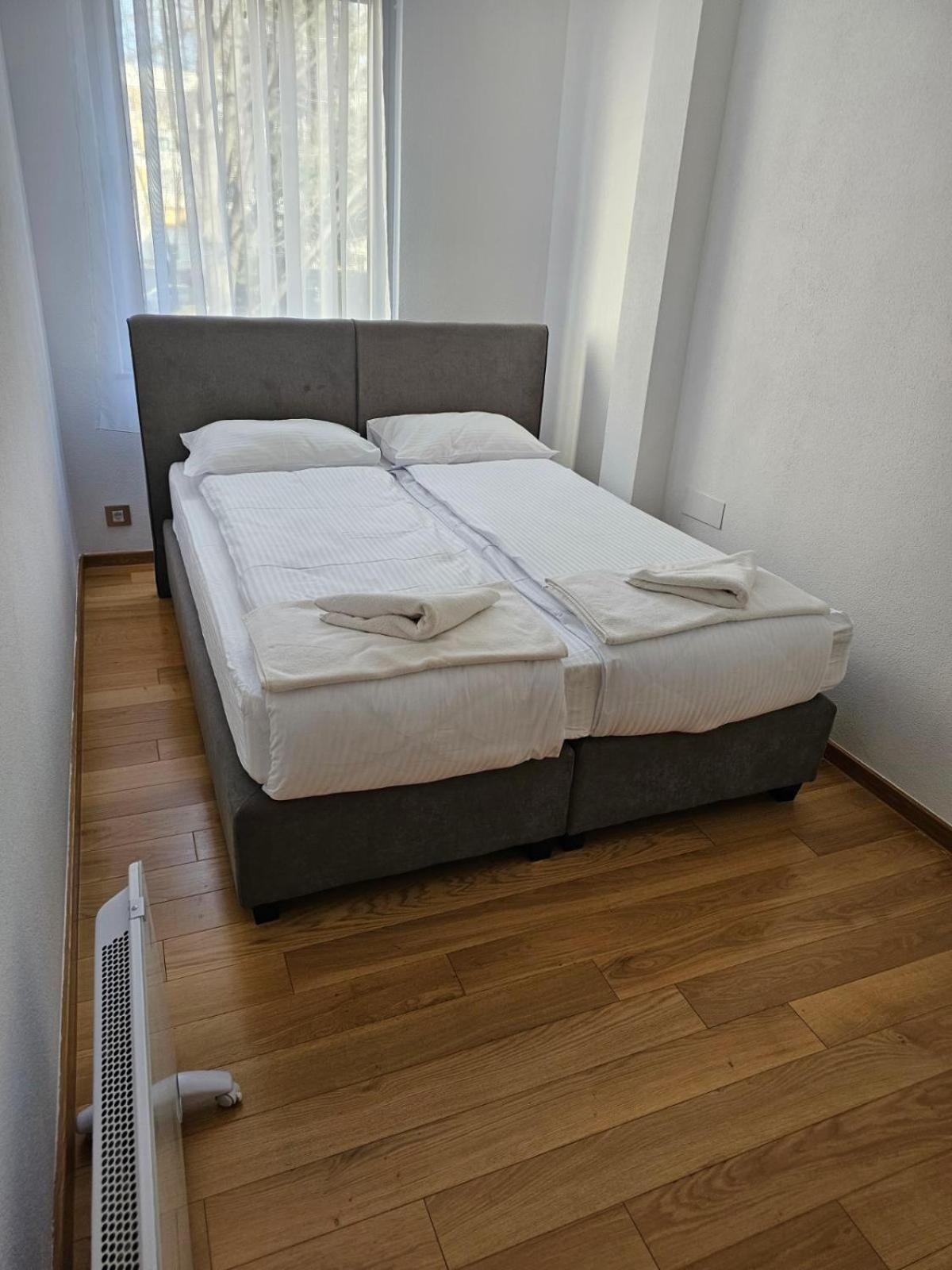 Apartman Centar Bulevar Ex Sa Garazom 巴尼西卢卡 外观 照片