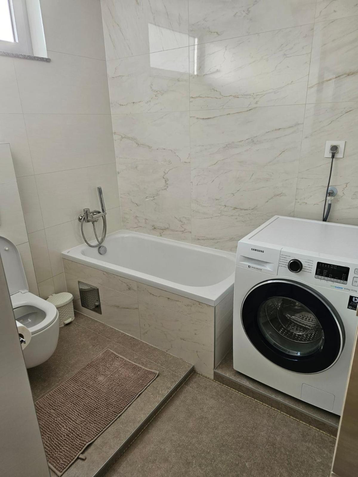 Apartman Centar Bulevar Ex Sa Garazom 巴尼西卢卡 外观 照片